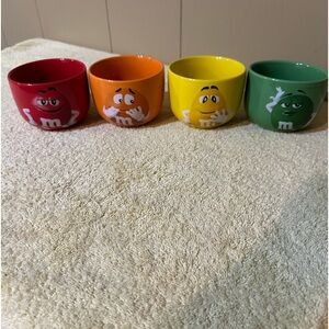4 M&M bowls. In great shape